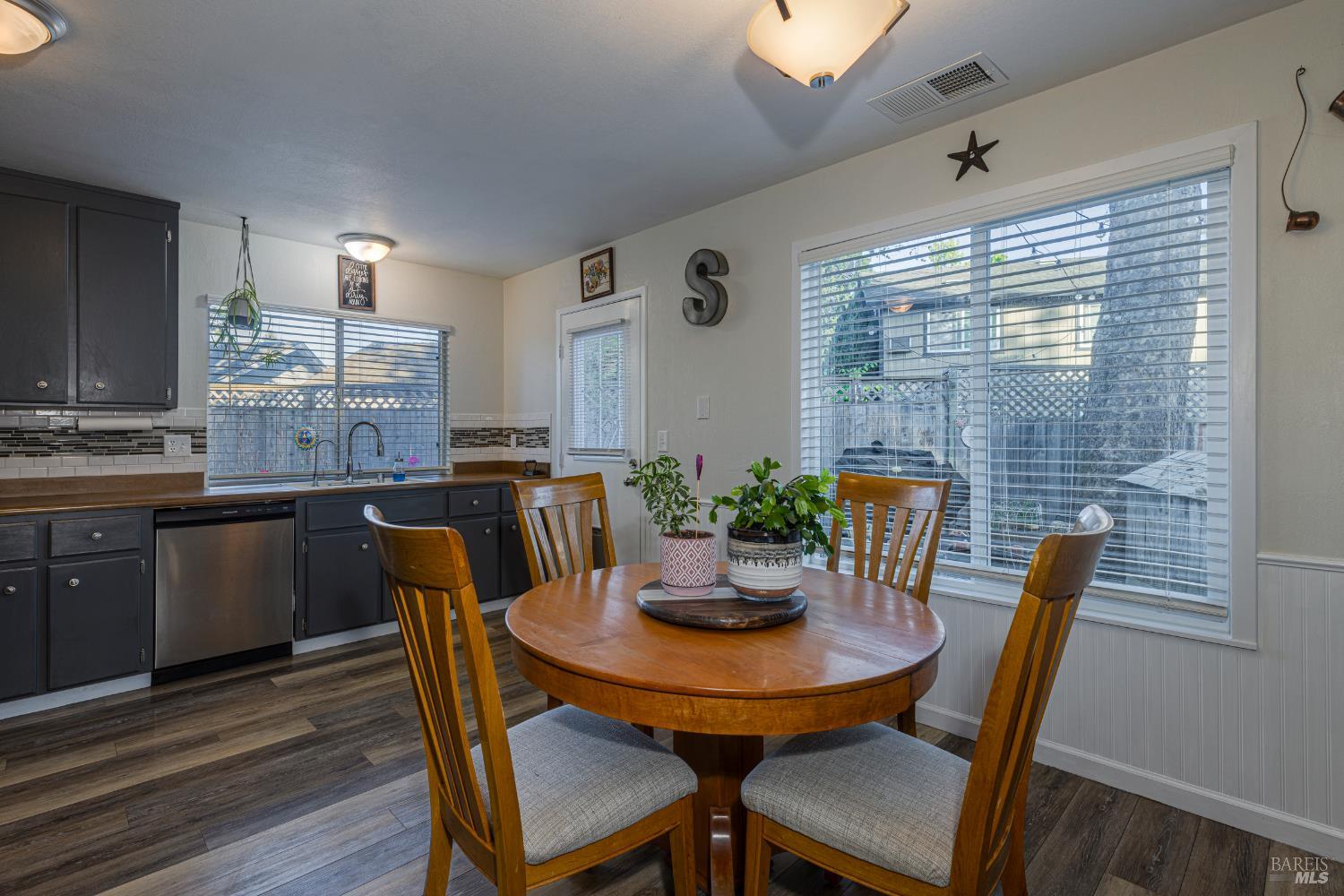 Detail Gallery Image 7 of 20 For 1133 Cielo Cir, Rohnert Park,  CA 94928 - 2 Beds | 2 Baths