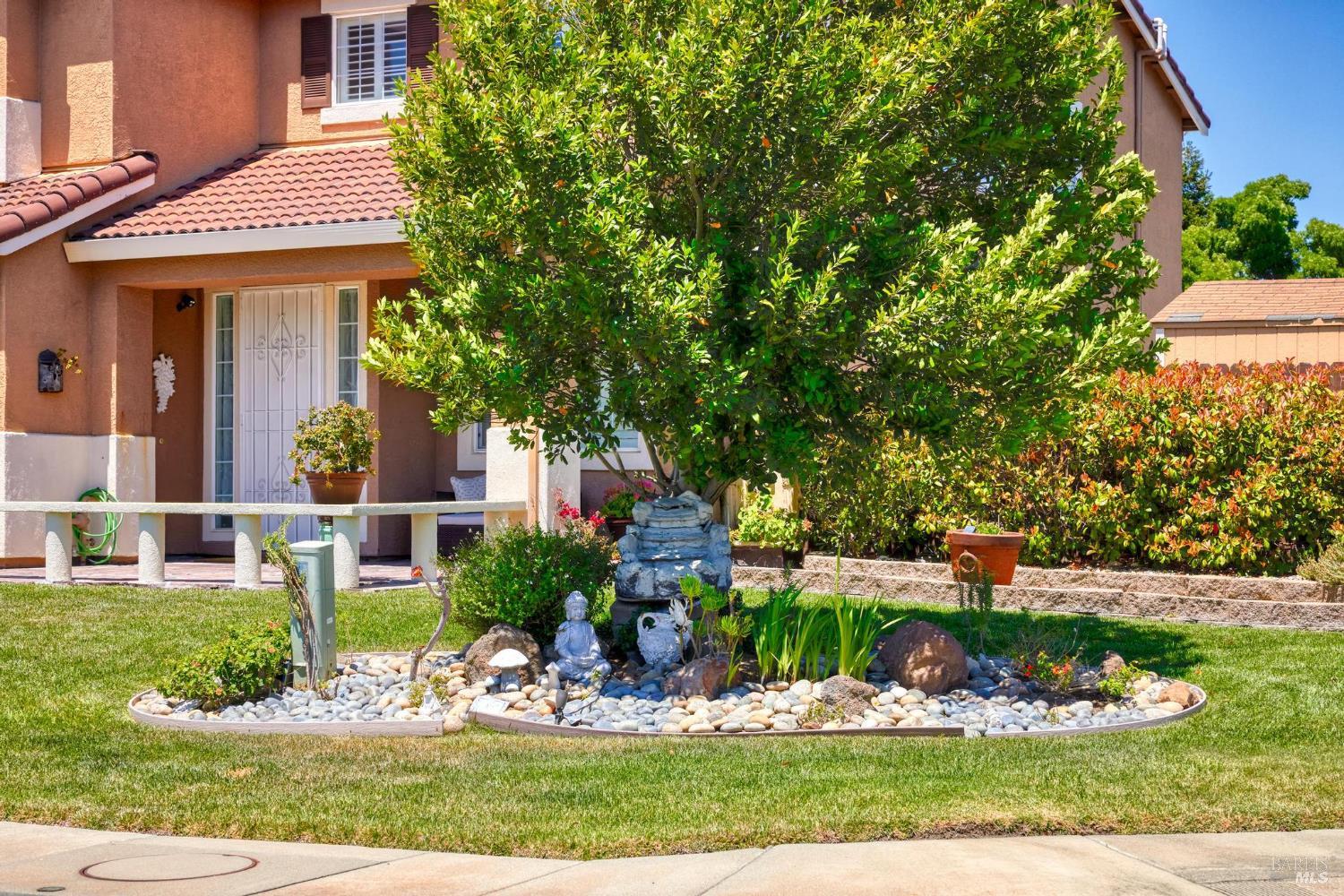 Detail Gallery Image 5 of 64 For 1101 Wildplum Ct, Vacaville,  CA 95687 - 6 Beds | 3 Baths