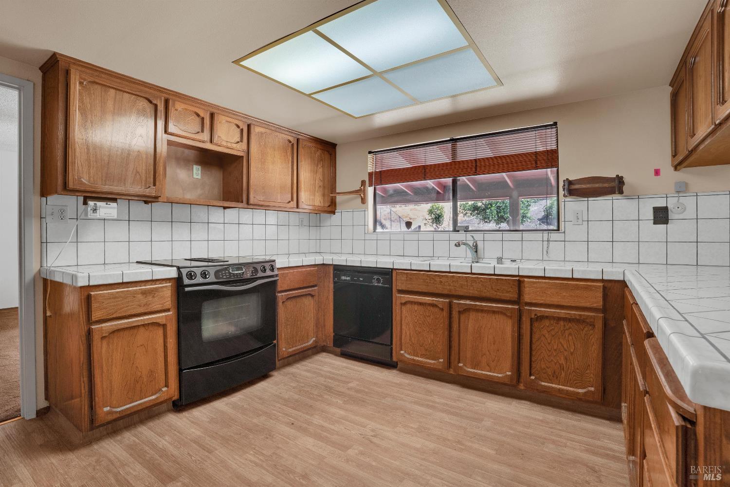 Detail Gallery Image 16 of 45 For 4009 Rimrock Dr, Antioch,  CA 94509 - 4 Beds | 2/1 Baths