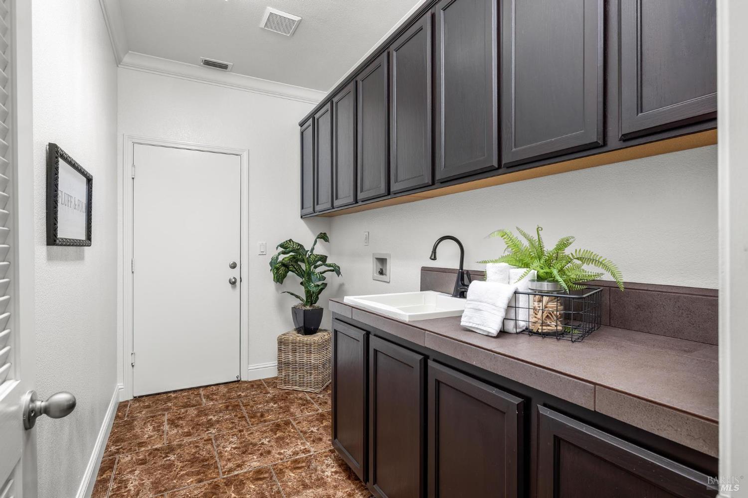 Detail Gallery Image 24 of 64 For 1101 Wildplum Ct, Vacaville,  CA 95687 - 6 Beds | 3 Baths