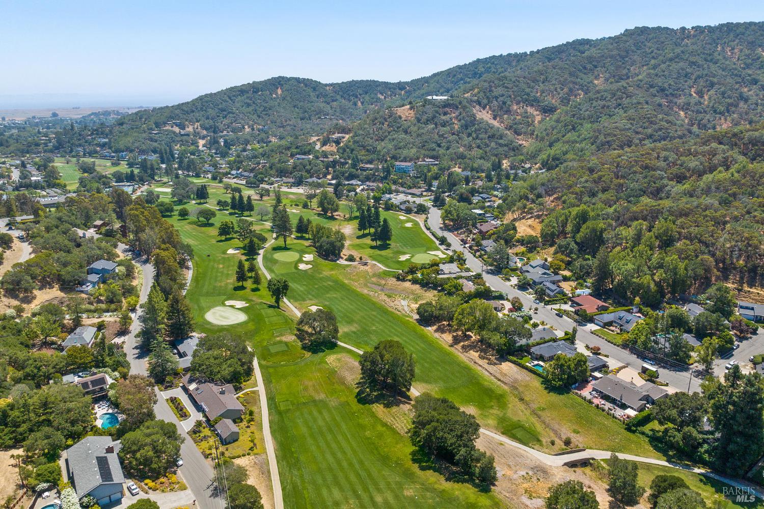 Detail Gallery Image 9 of 56 For 104 Eagle Dr, Novato,  CA 94949 - 4 Beds | 3 Baths
