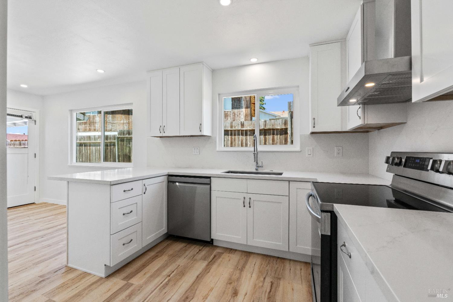Detail Gallery Image 2 of 23 For 1004 Fulton Ave, Vallejo,  CA 94591 - 3 Beds | 2 Baths
