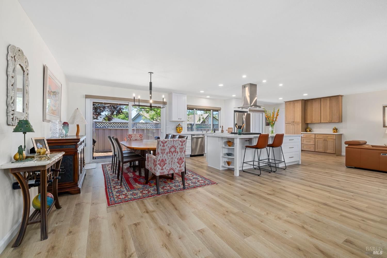 Detail Gallery Image 7 of 39 For 349 Pythian Rd, Santa Rosa,  CA 95409 - 2 Beds | 2/1 Baths