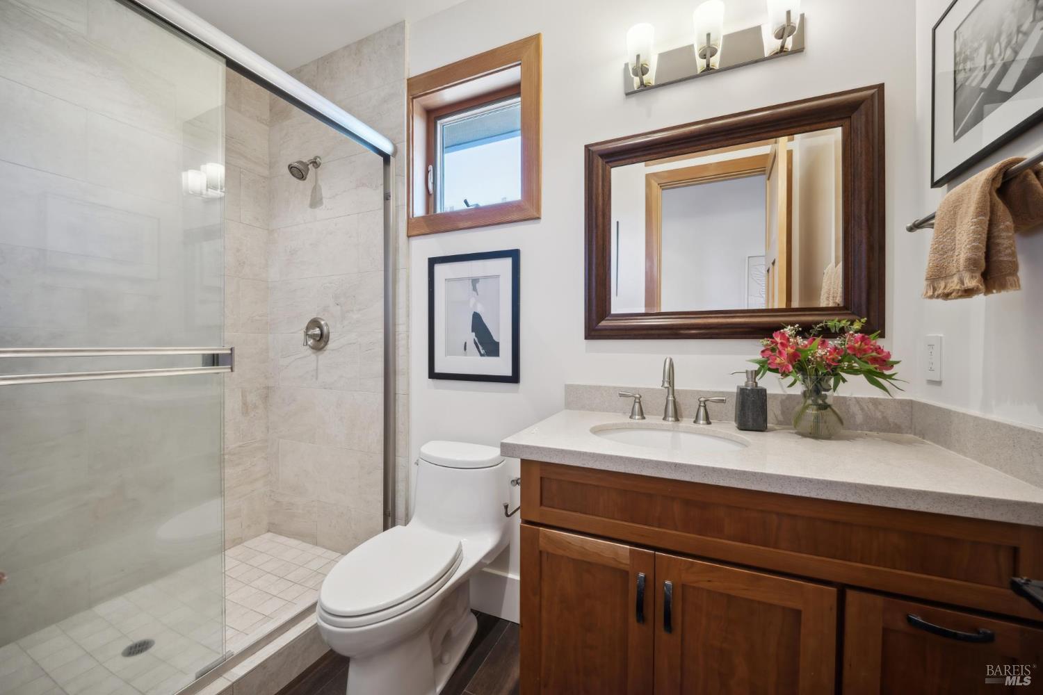 Detail Gallery Image 12 of 23 For 189 Seadrift Rd, Stinson Beach,  CA 94970 - 3 Beds | 3 Baths