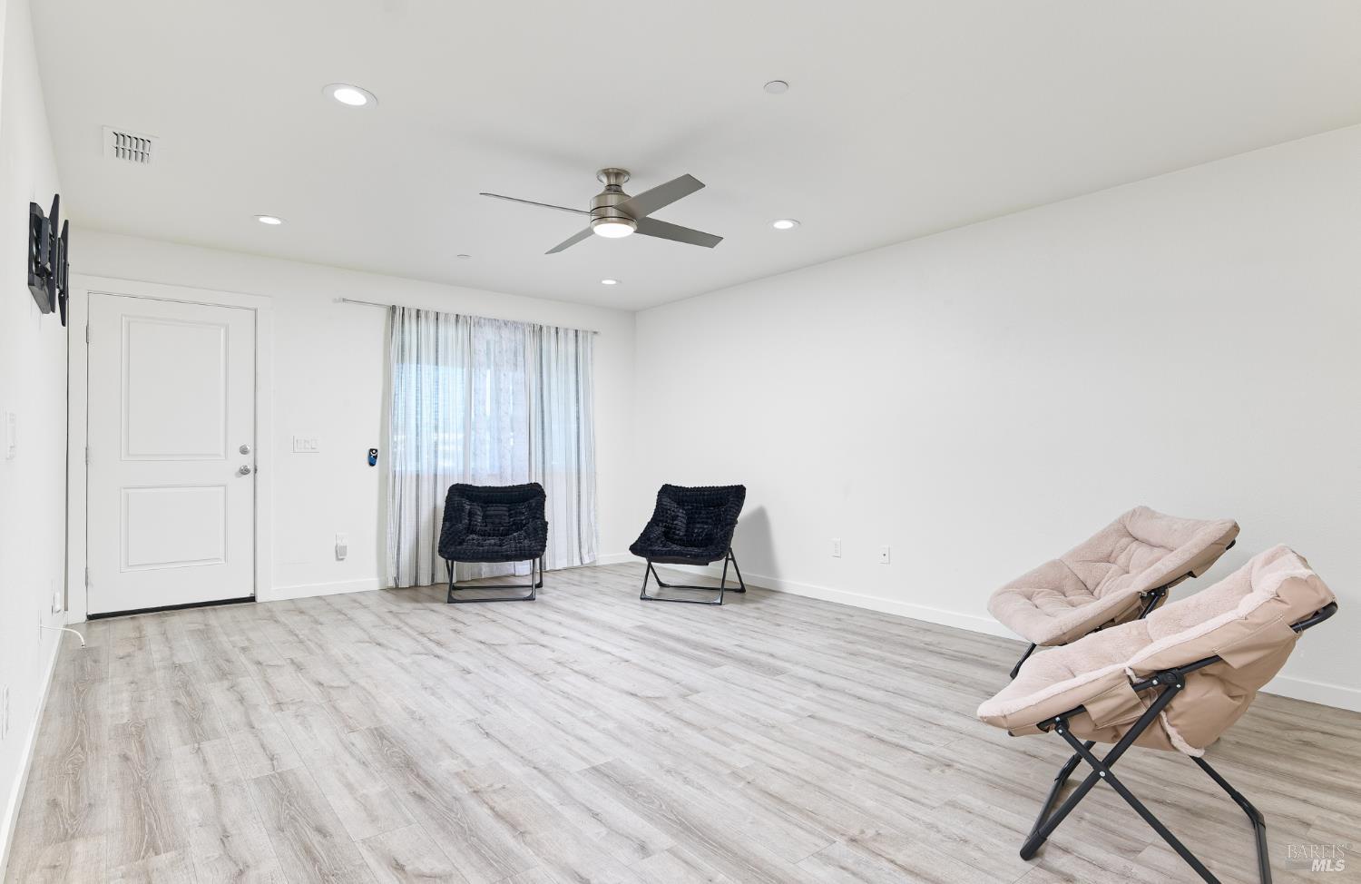Detail Gallery Image 5 of 19 For 1282 Lindberg Ln, Petaluma,  CA 94954 - 4 Beds | 1/1 Baths