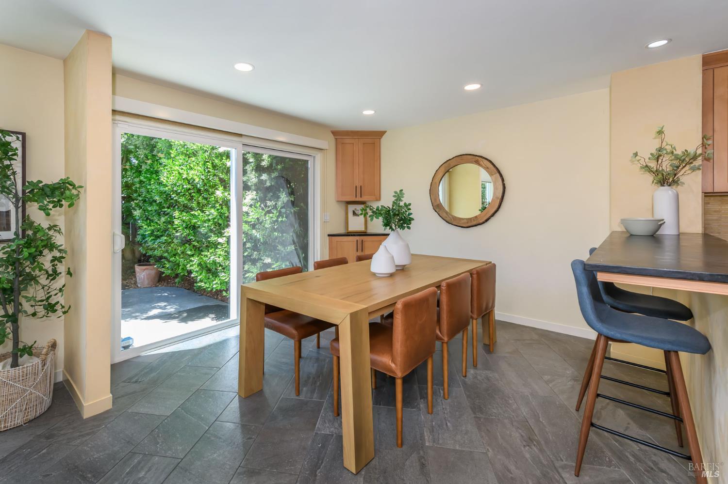 Detail Gallery Image 12 of 50 For 1721 Northstar Dr, Petaluma,  CA 94954 - 3 Beds | 2/1 Baths