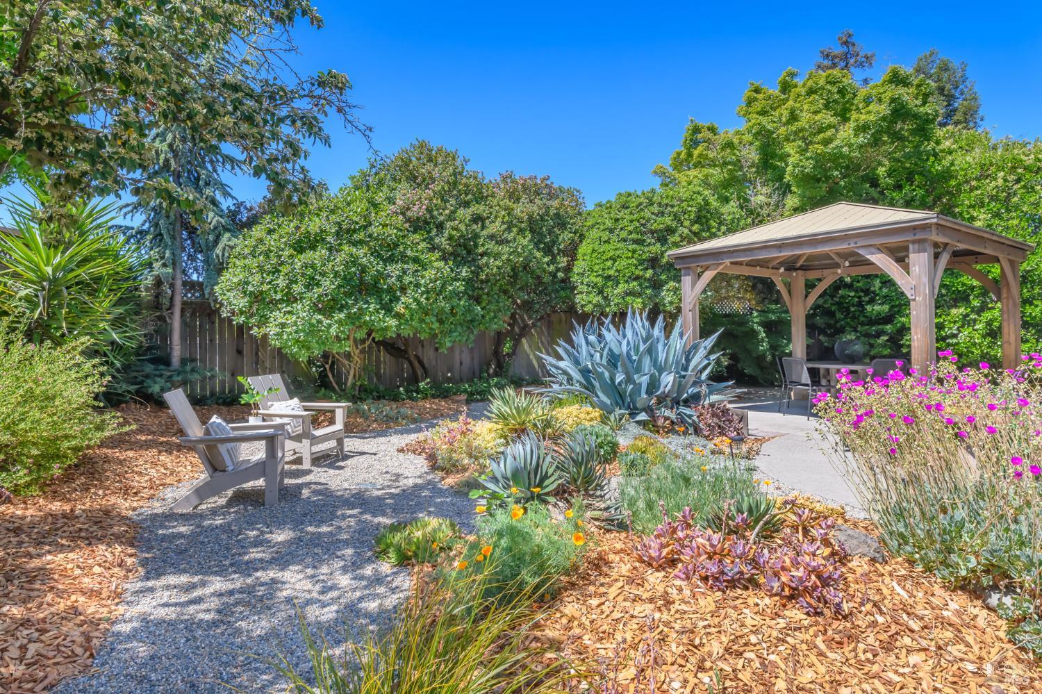 Detail Gallery Image 20 of 50 For 1721 Northstar Dr, Petaluma,  CA 94954 - 3 Beds | 2/1 Baths