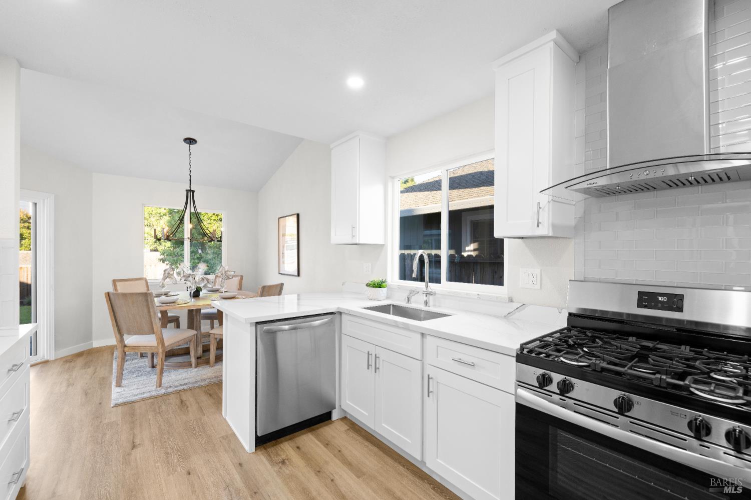 Detail Gallery Image 8 of 23 For 2410 Pinercrest Dr, Santa Rosa,  CA 95403 - 3 Beds | 2 Baths