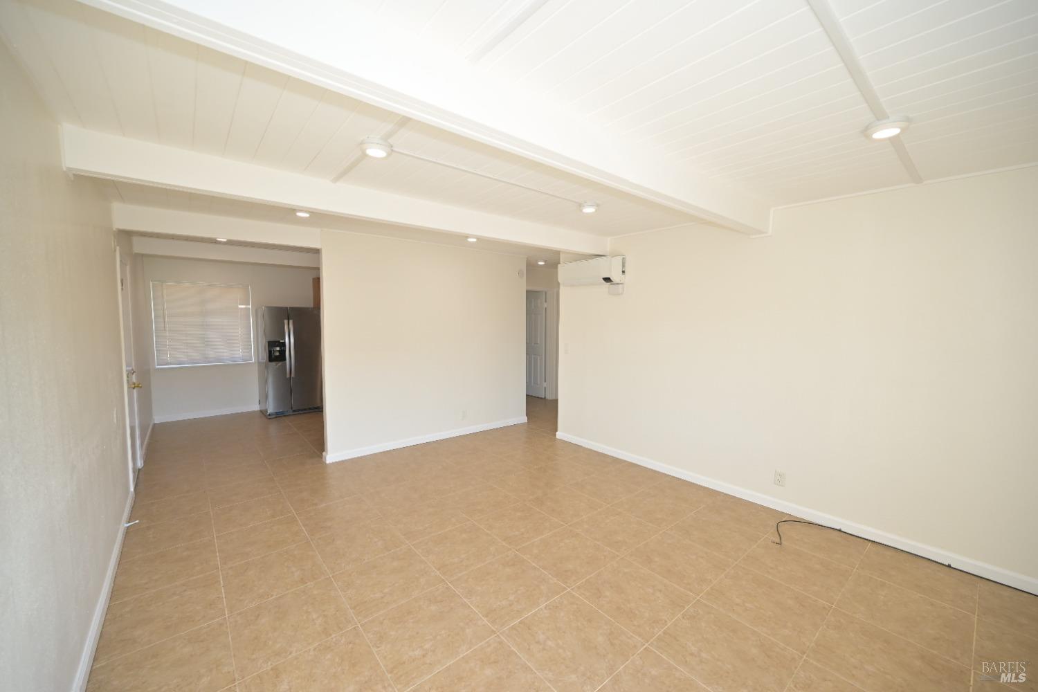 Detail Gallery Image 4 of 10 For 820 Fulton Ave, Vallejo,  CA 94591 - 3 Beds | 1 Baths