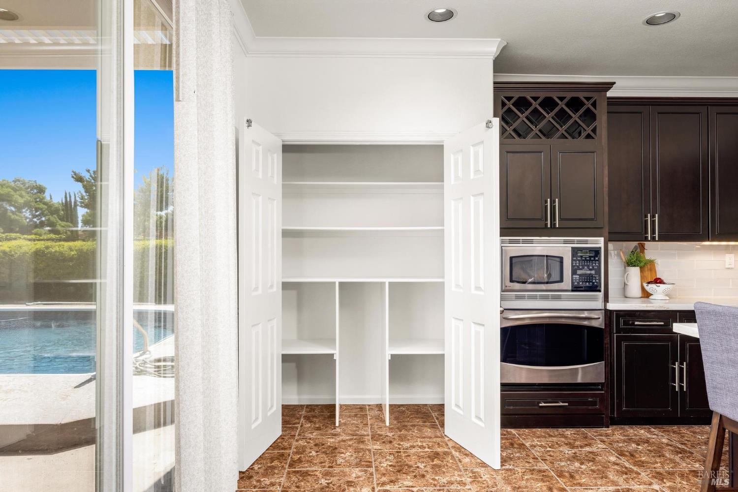Detail Gallery Image 19 of 64 For 1101 Wildplum Ct, Vacaville,  CA 95687 - 6 Beds | 3 Baths