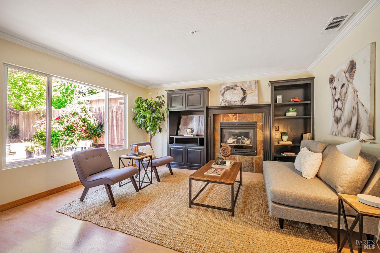Detail Gallery Image 11 of 44 For 119 Philip Dr, Healdsburg,  CA 95448 - 4 Beds | 2/1 Baths