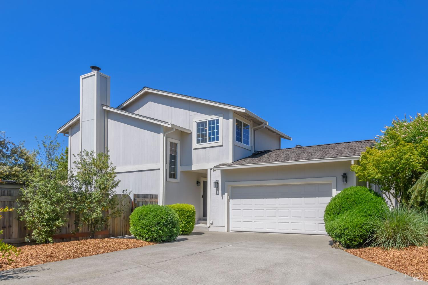 Detail Gallery Image 3 of 50 For 1721 Northstar Dr, Petaluma,  CA 94954 - 3 Beds | 2/1 Baths