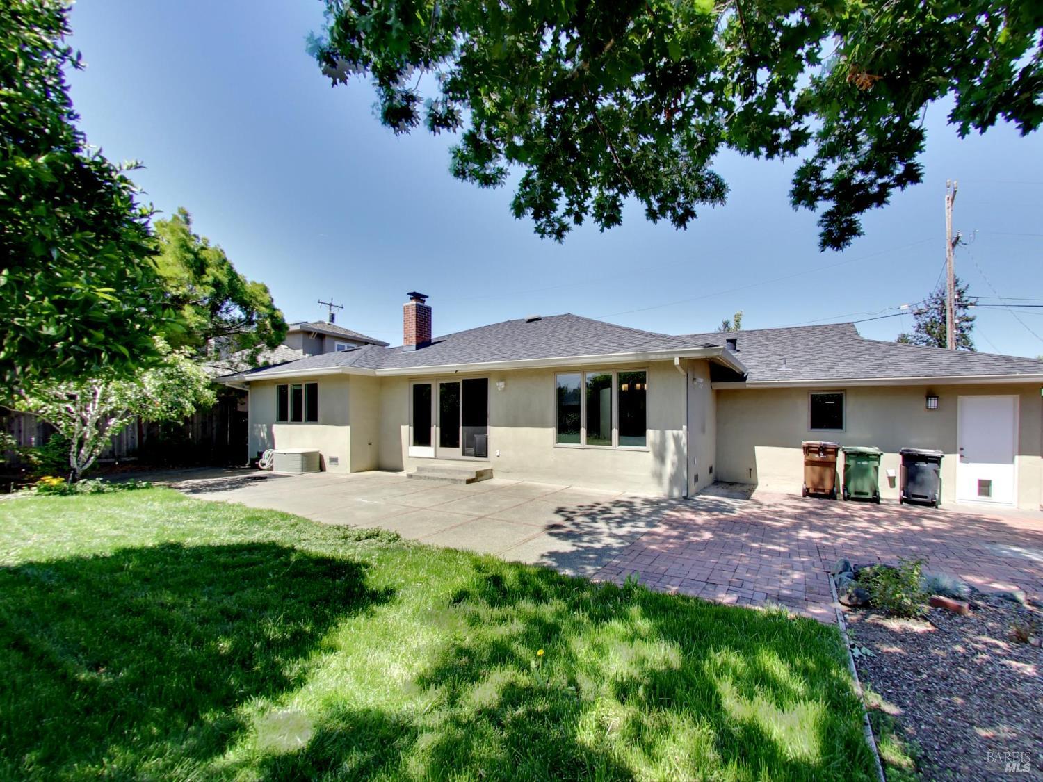 Detail Gallery Image 25 of 36 For 19 Dartmouth Dr, Larkspur,  CA 94939 - 3 Beds | 2 Baths