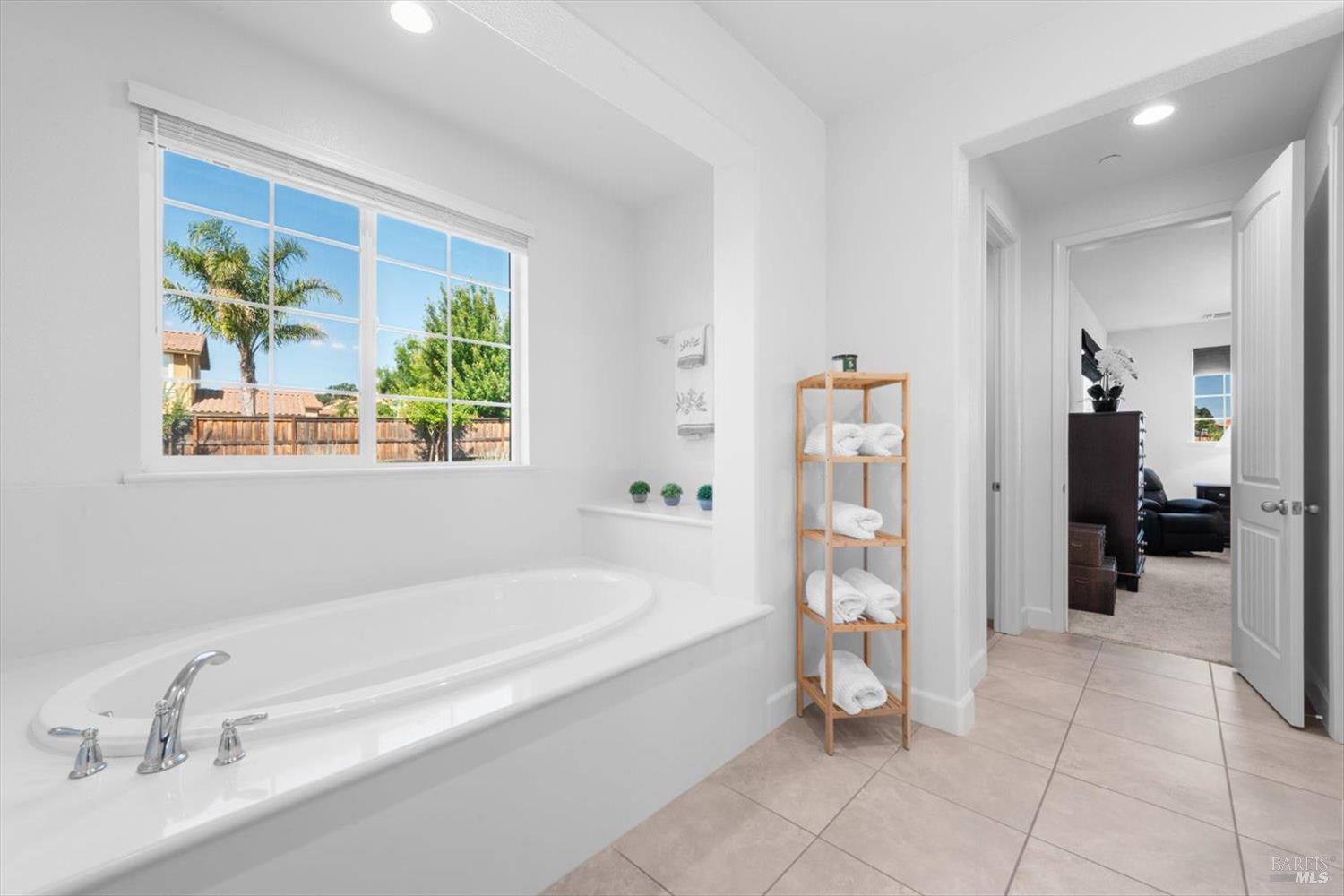Detail Gallery Image 41 of 66 For 4012 Jade Crest Hill Way, Vacaville,  CA 95688 - 6 Beds | 4/1 Baths