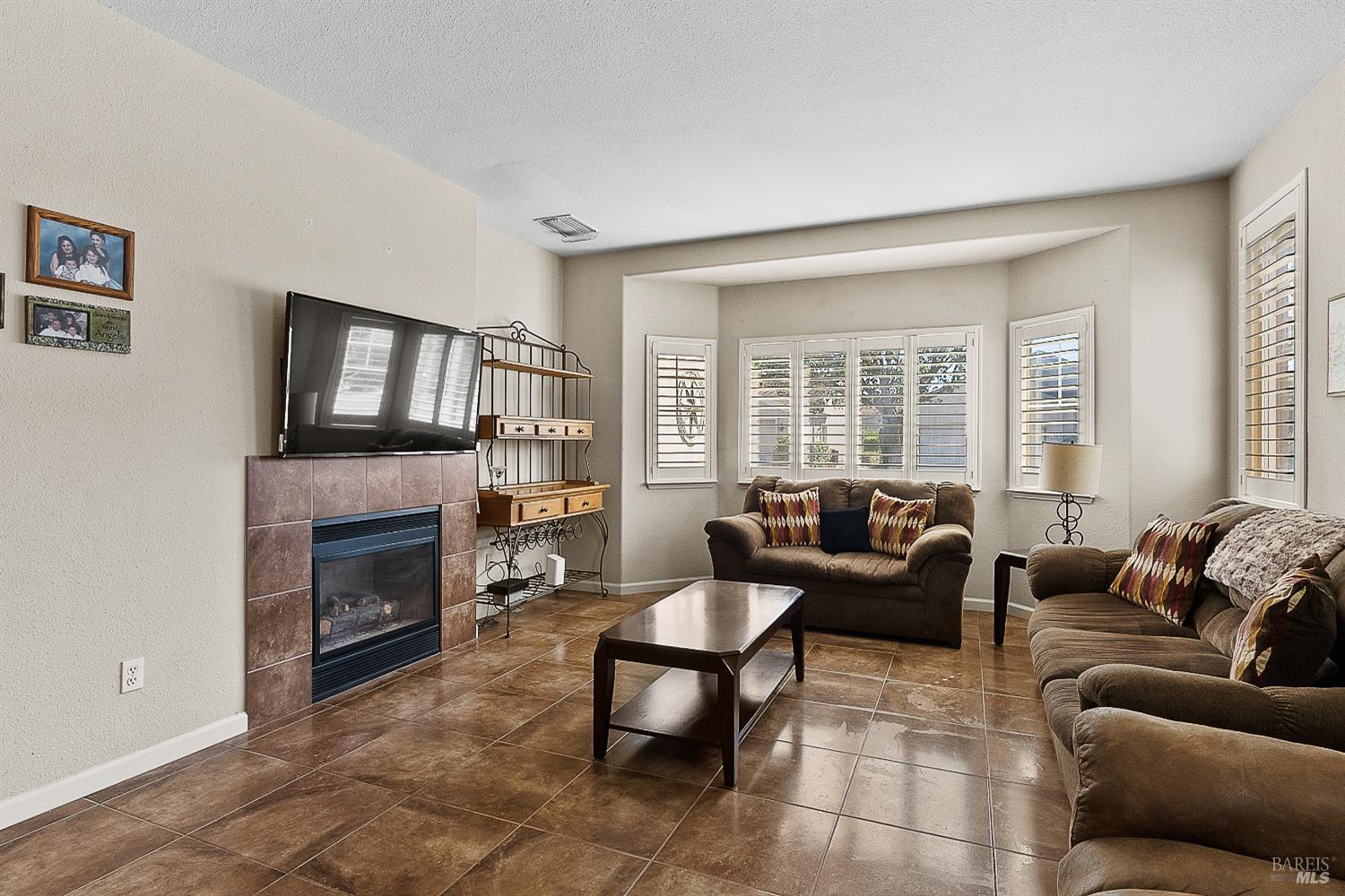 Detail Gallery Image 4 of 30 For 714 Cherry Hills Ln, Rio Vista,  CA 94571 - 2 Beds | 2 Baths