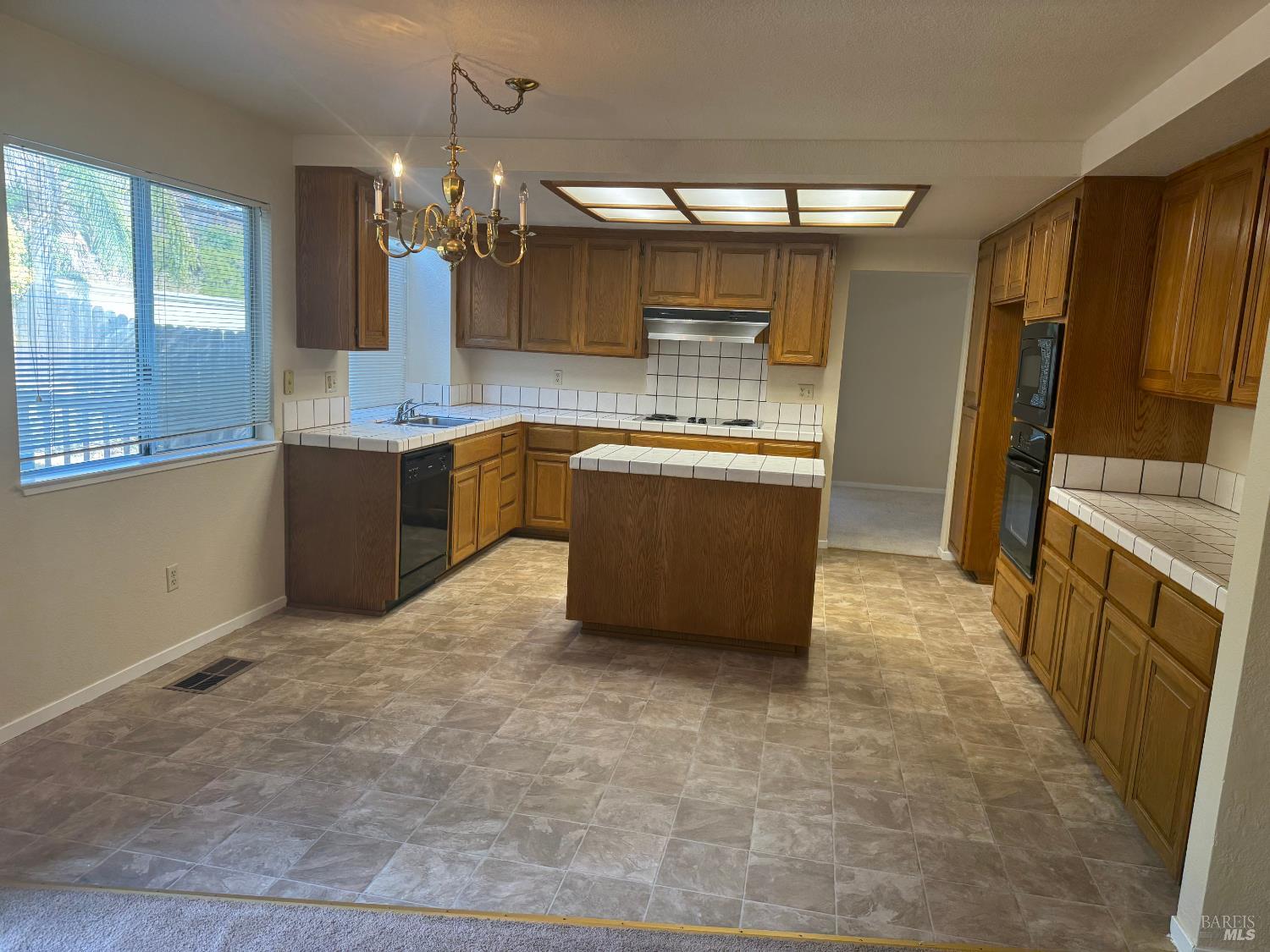 Detail Gallery Image 7 of 11 For 1868 Kolob Dr, Fairfield,  CA 94534 - 5 Beds | 3 Baths