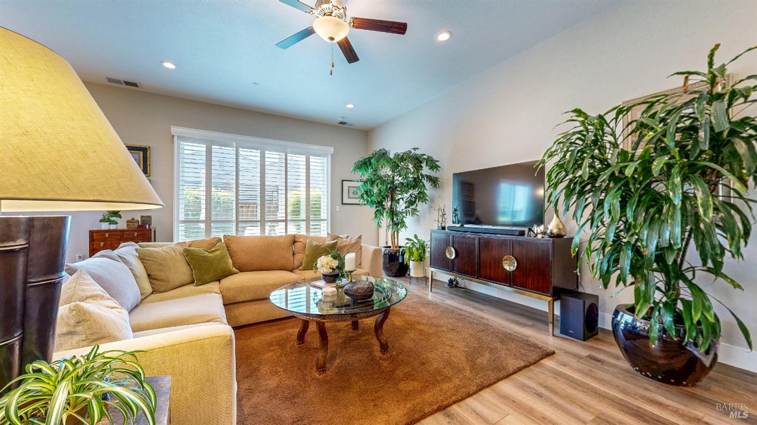 Detail Gallery Image 11 of 49 For 1431 Acorn Way, Windsor,  CA 95492 - 2 Beds | 2 Baths