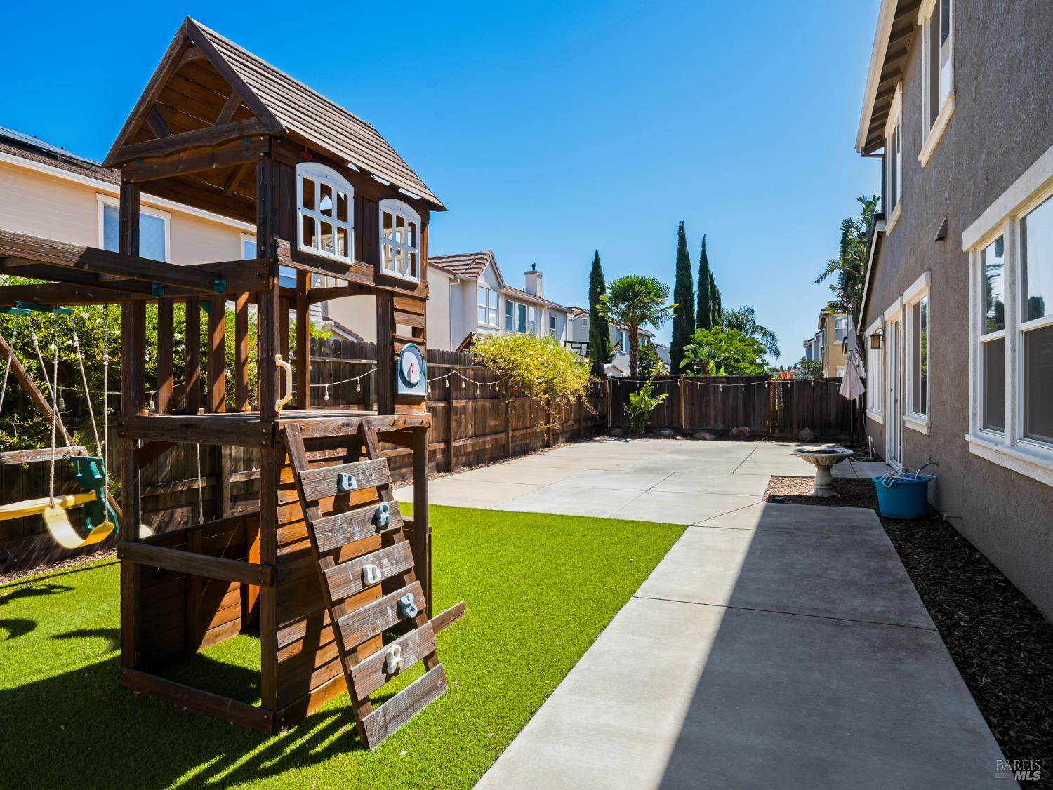 Detail Gallery Image 8 of 72 For 630 Purple Martin Dr, Vacaville,  CA 95687 - 5 Beds | 3/1 Baths