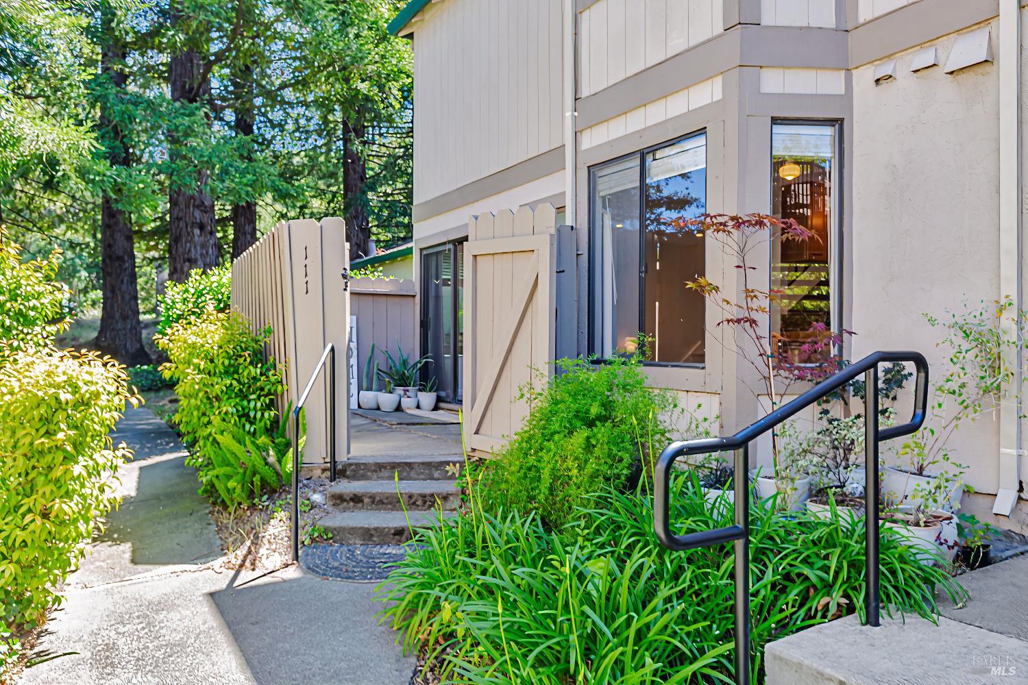 Detail Gallery Image 1 of 33 For 111 Cheda Ln, Novato,  CA 94947 - 2 Beds | 1 Baths