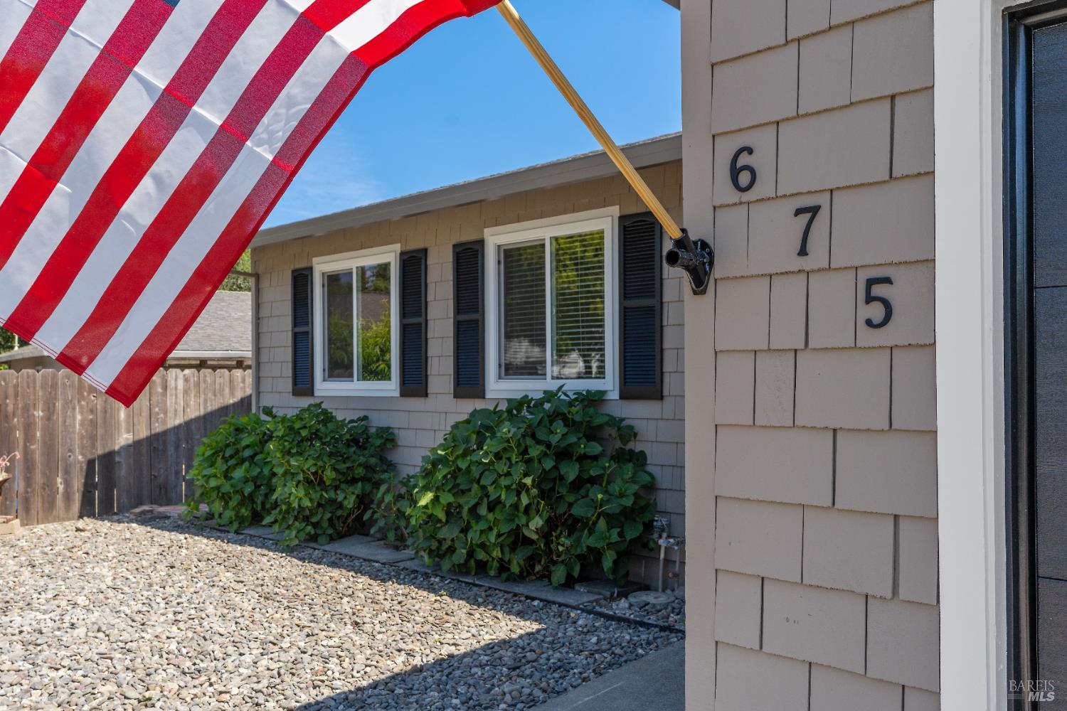Detail Gallery Image 4 of 39 For 675 Joseph Ct, Napa,  CA 94558 - 3 Beds | 2 Baths