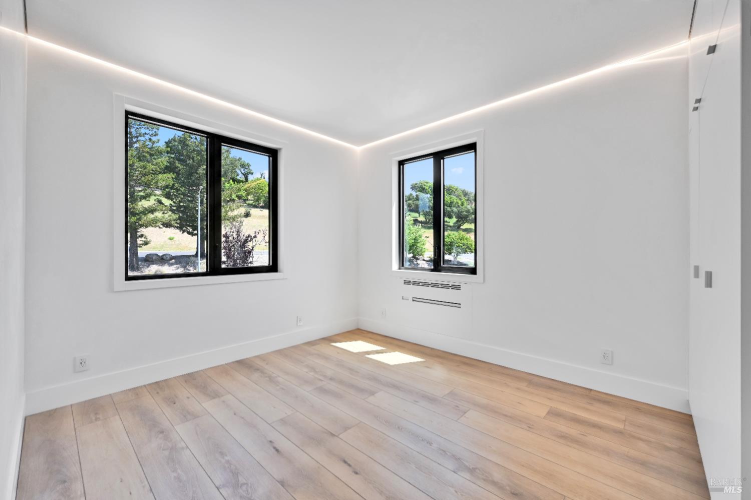 Detail Gallery Image 42 of 61 For 3621 Crown Hill Dr, Santa Rosa,  CA 95404 - 5 Beds | 3/1 Baths