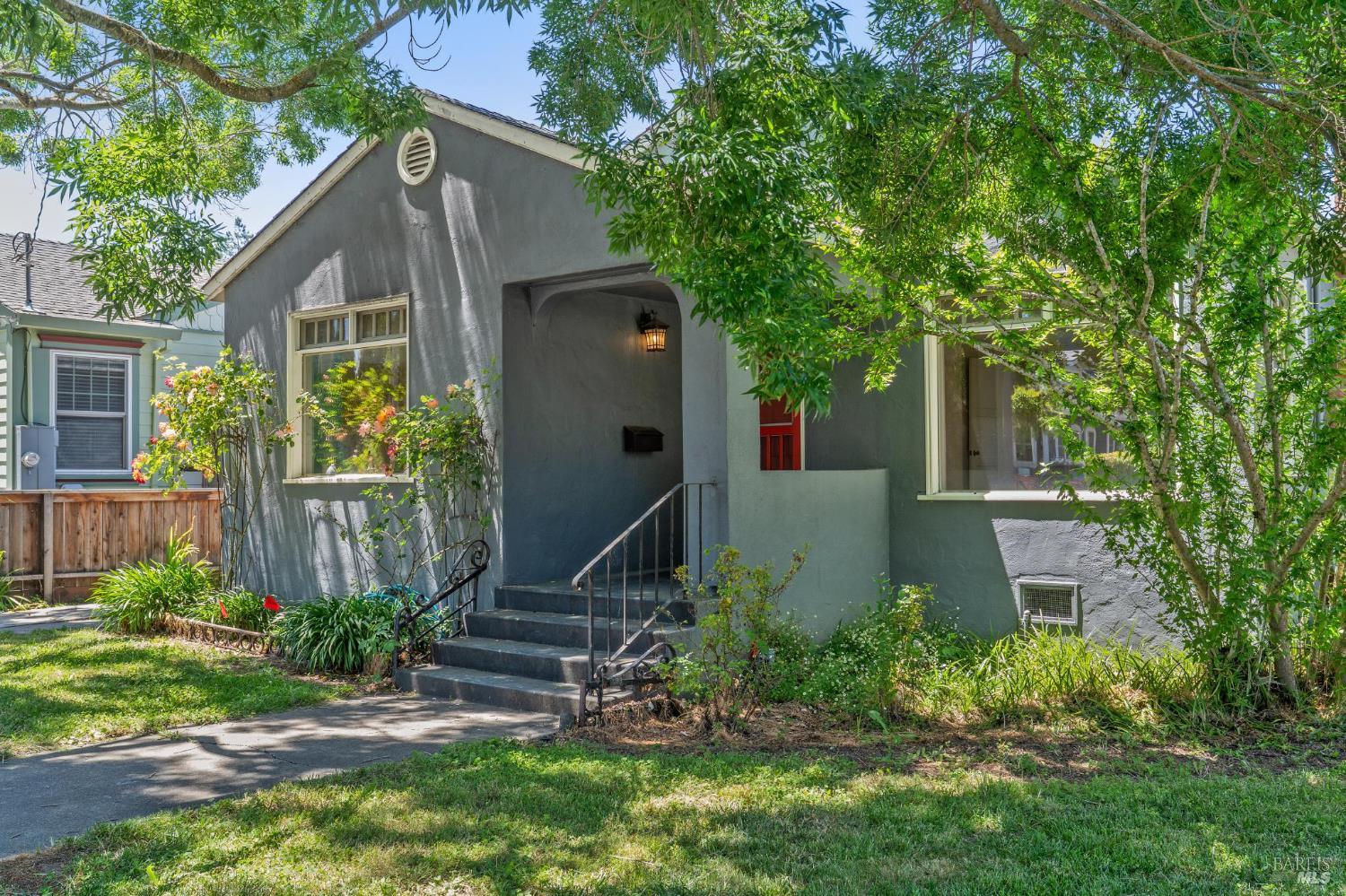 Detail Gallery Image 3 of 33 For 608 Mountain View Ave, Petaluma,  CA 94952 - 2 Beds | 1 Baths