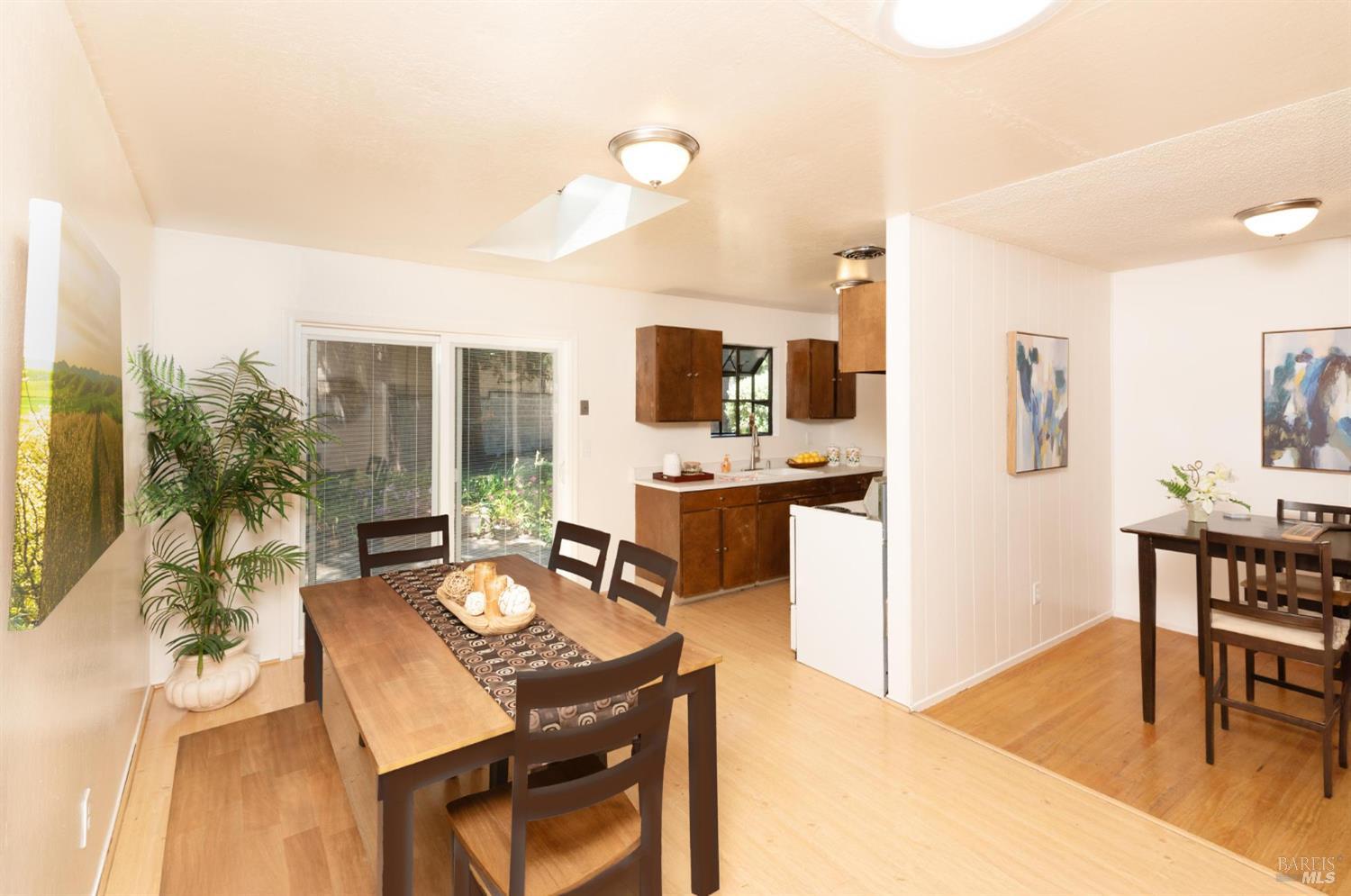 Detail Gallery Image 6 of 24 For 556 Baron Dr, Rohnert Park,  CA 94928 - 4 Beds | 2 Baths