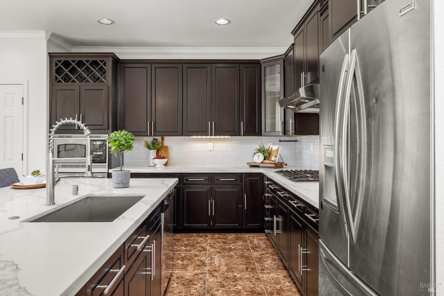 Detail Gallery Image 17 of 64 For 1101 Wildplum Ct, Vacaville,  CA 95687 - 6 Beds | 3 Baths