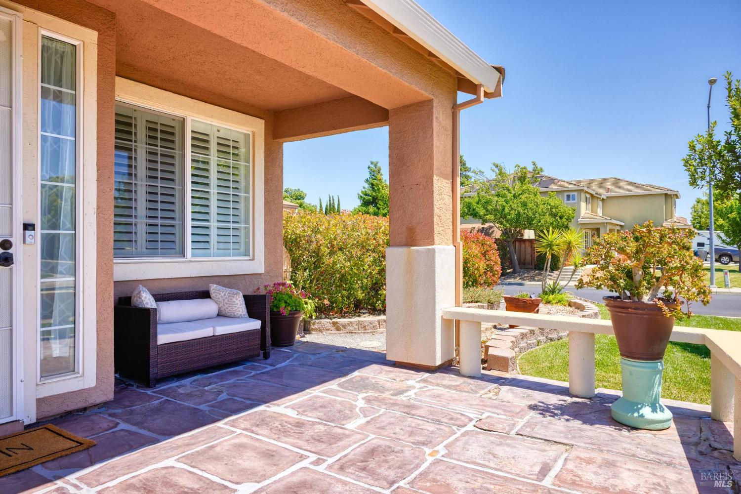 Detail Gallery Image 7 of 64 For 1101 Wildplum Ct, Vacaville,  CA 95687 - 6 Beds | 3 Baths
