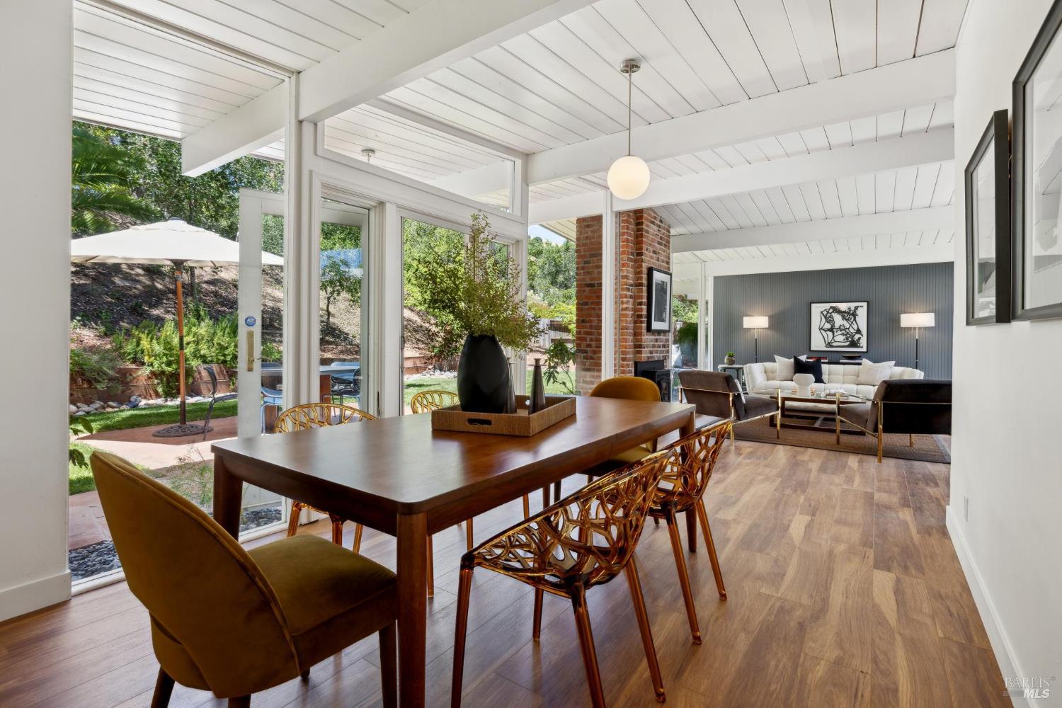 Detail Gallery Image 4 of 52 For 100 De La Guerra Rd, San Rafael,  CA 94903 - 4 Beds | 2 Baths