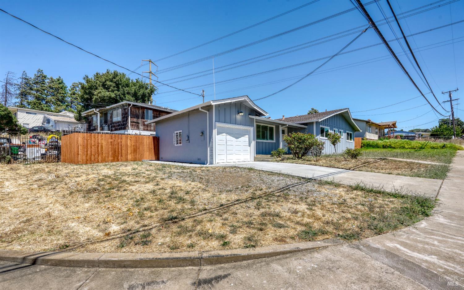 Detail Gallery Image 4 of 23 For 1004 Fulton Ave, Vallejo,  CA 94591 - 3 Beds | 2 Baths