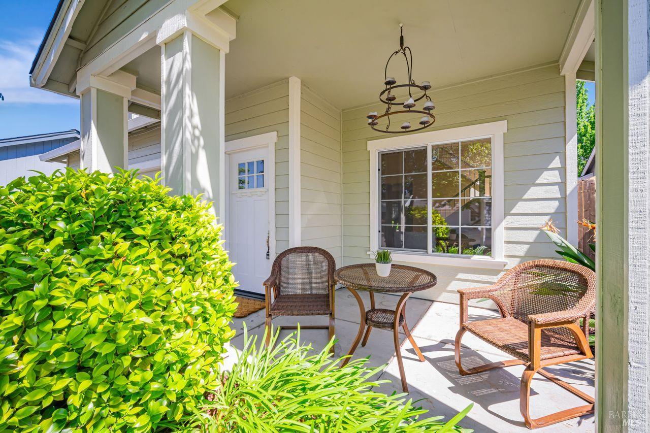 Detail Gallery Image 4 of 44 For 119 Philip Dr, Healdsburg,  CA 95448 - 4 Beds | 2/1 Baths