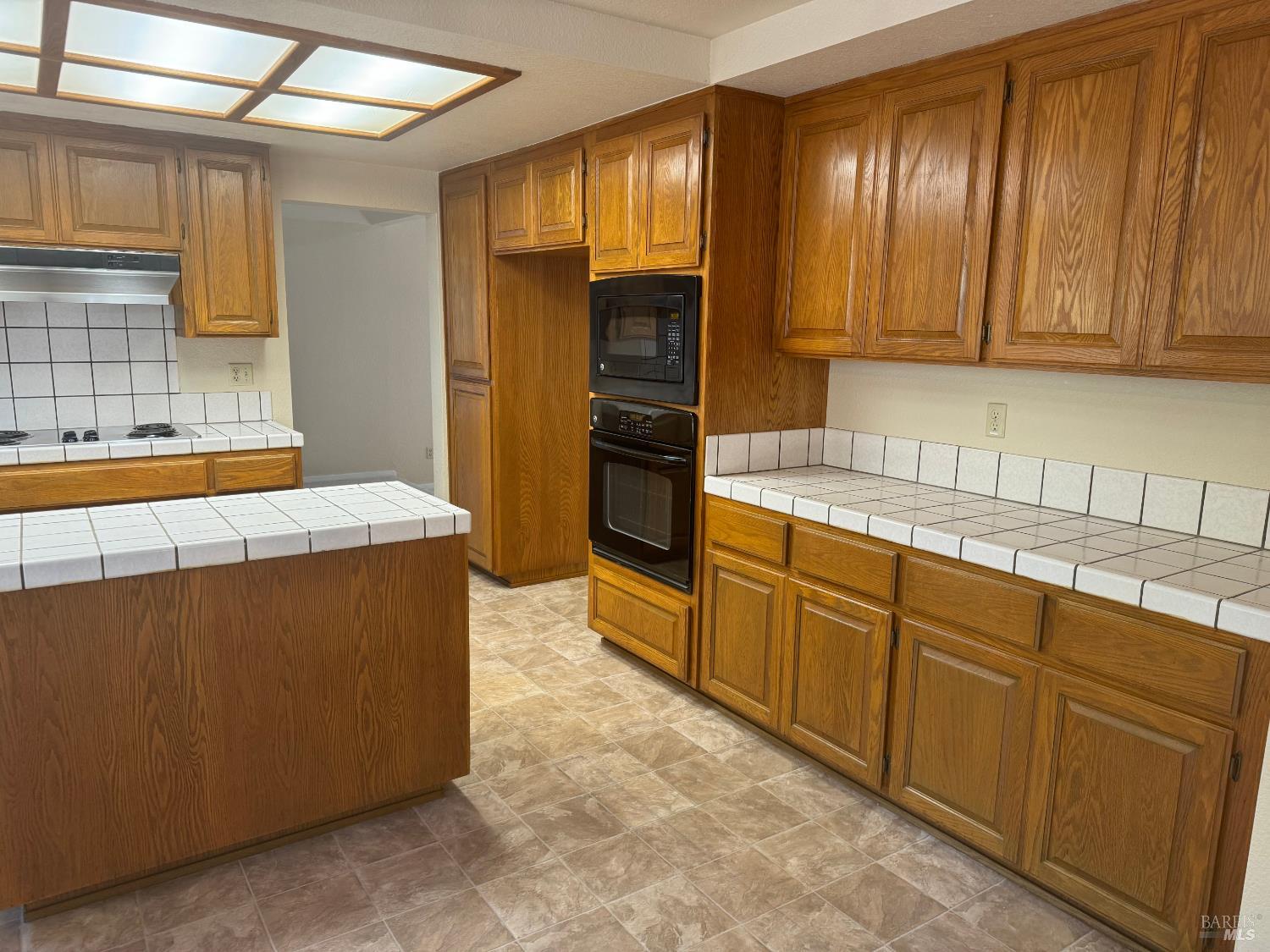 Detail Gallery Image 6 of 11 For 1868 Kolob Dr, Fairfield,  CA 94534 - 5 Beds | 3 Baths