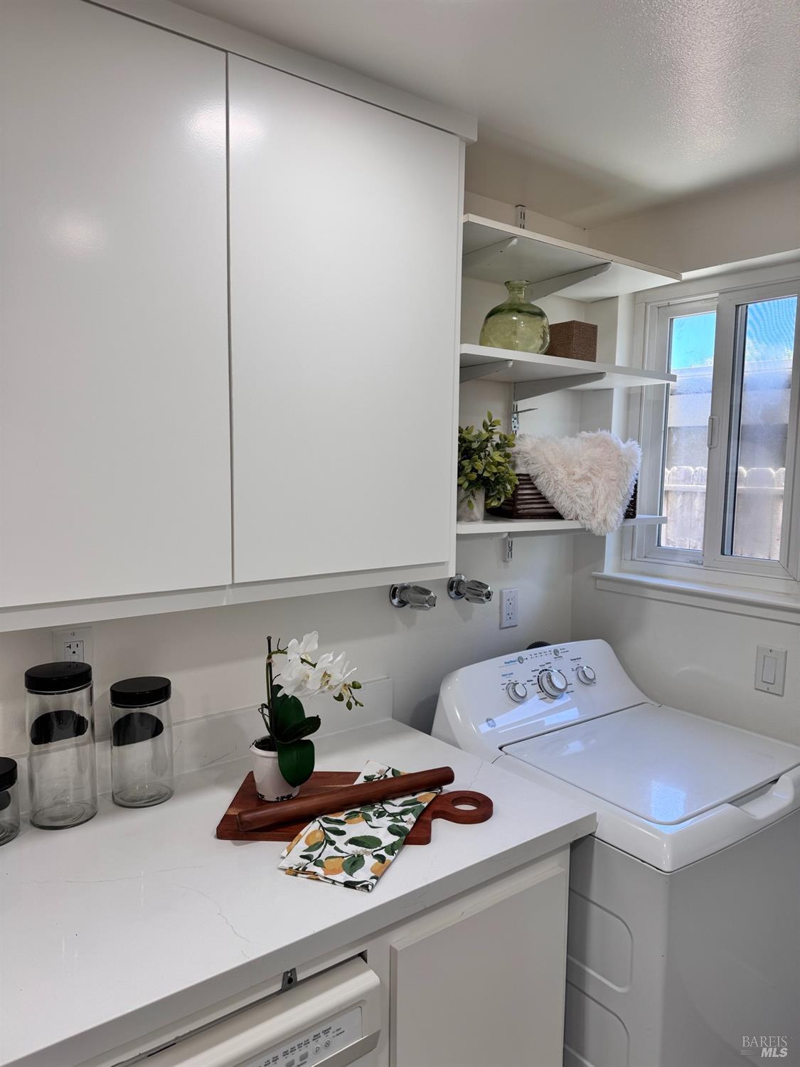Detail Gallery Image 6 of 6 For 700 Samoa Ln, Novato,  CA 94947 - 3 Beds | 1/1 Baths