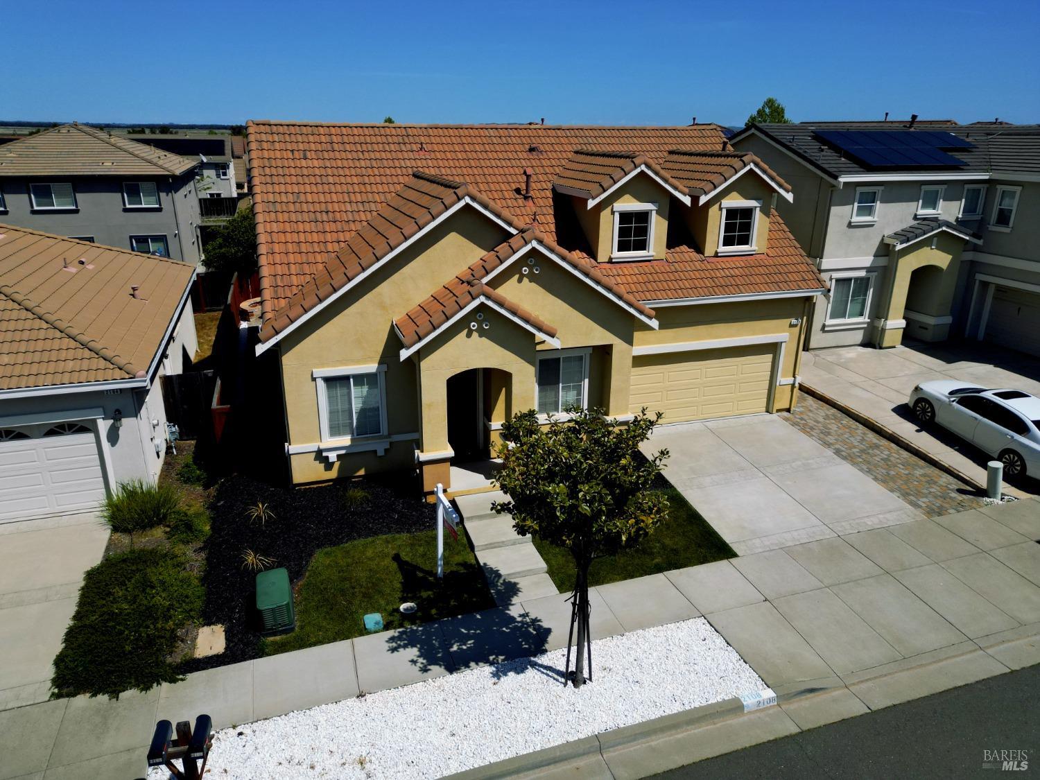 Detail Gallery Image 12 of 64 For 2108 Westphalian Dr, Fairfield,  CA 94534 - 5 Beds | 3 Baths