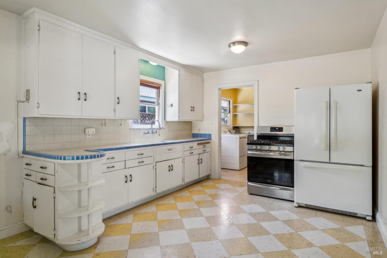 Detail Gallery Image 9 of 33 For 608 Mountain View Ave, Petaluma,  CA 94952 - 2 Beds | 1 Baths
