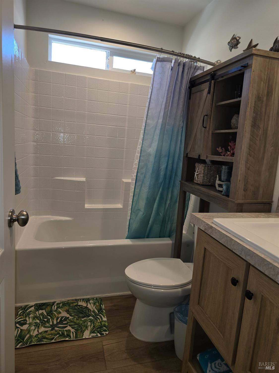 Detail Gallery Image 13 of 26 For 300 Stony Point Rd 403, Petaluma,  CA 94952 - 3 Beds | 2 Baths