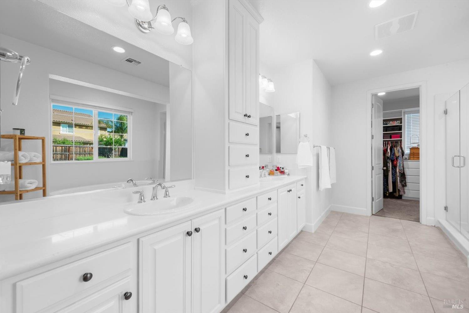 Detail Gallery Image 40 of 66 For 4012 Jade Crest Hill Way, Vacaville,  CA 95688 - 6 Beds | 4/1 Baths
