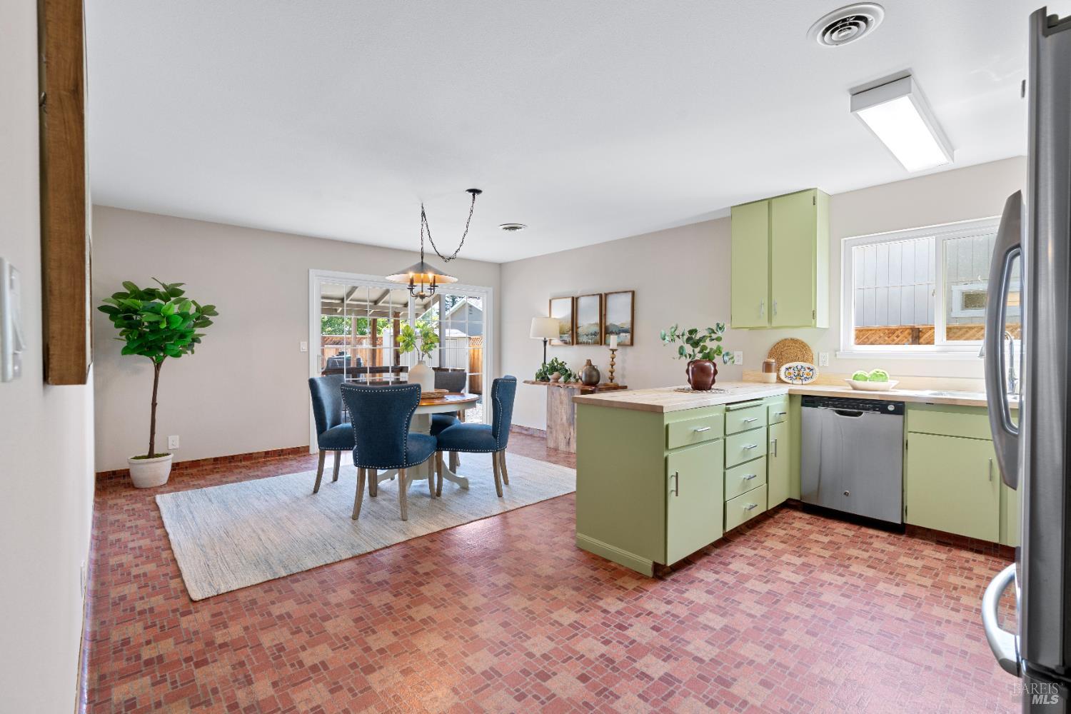 Detail Gallery Image 11 of 39 For 675 Joseph Ct, Napa,  CA 94558 - 3 Beds | 2 Baths