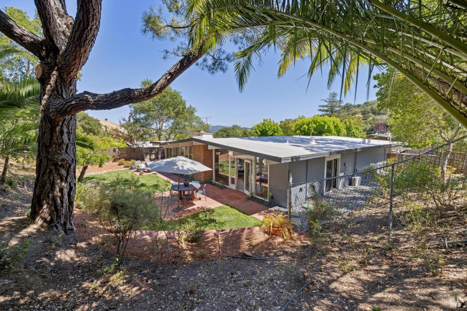 Detail Gallery Image 10 of 52 For 100 De La Guerra Rd, San Rafael,  CA 94903 - 4 Beds | 2 Baths