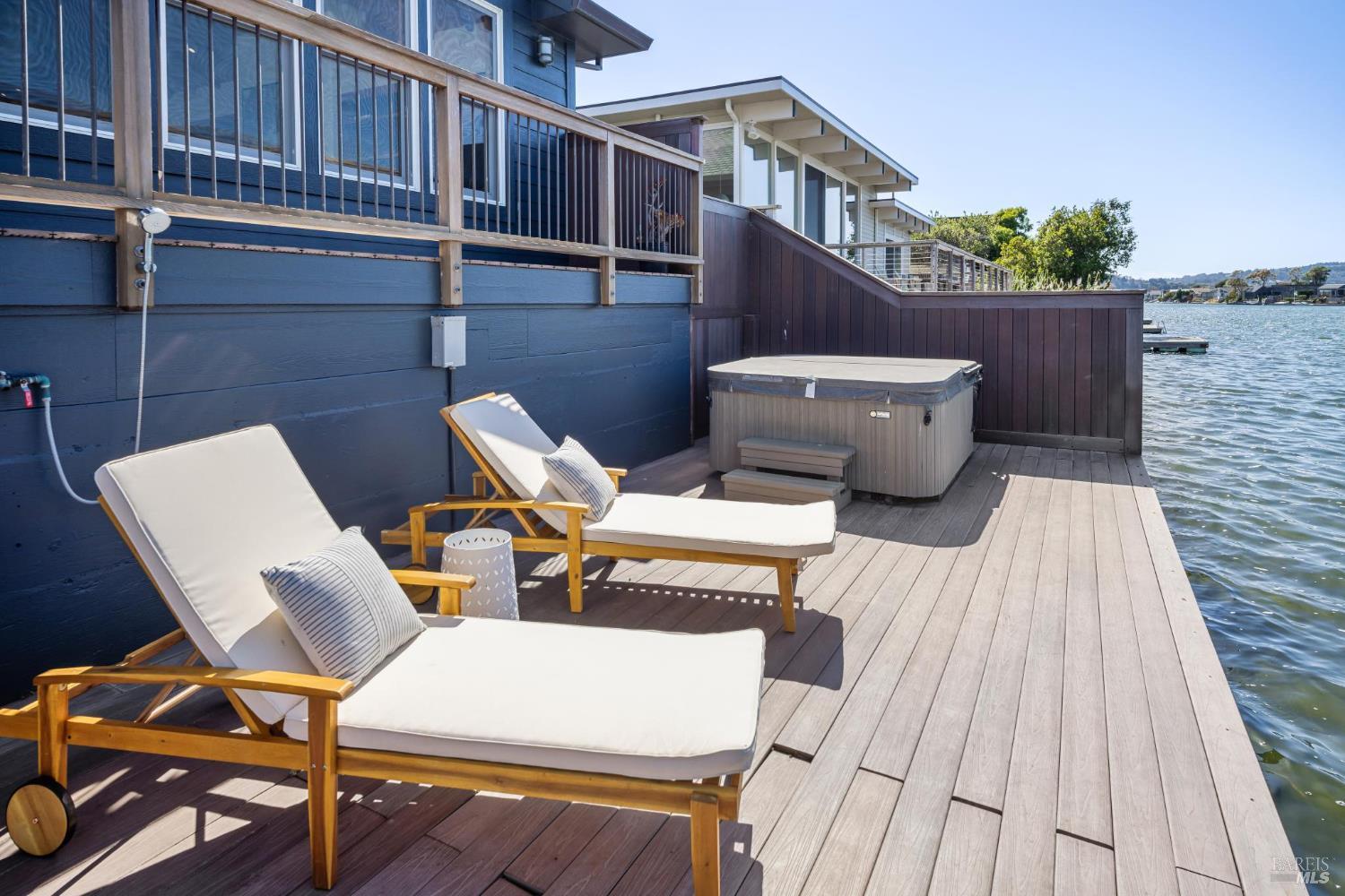 Detail Gallery Image 18 of 23 For 189 Seadrift Rd, Stinson Beach,  CA 94970 - 3 Beds | 3 Baths