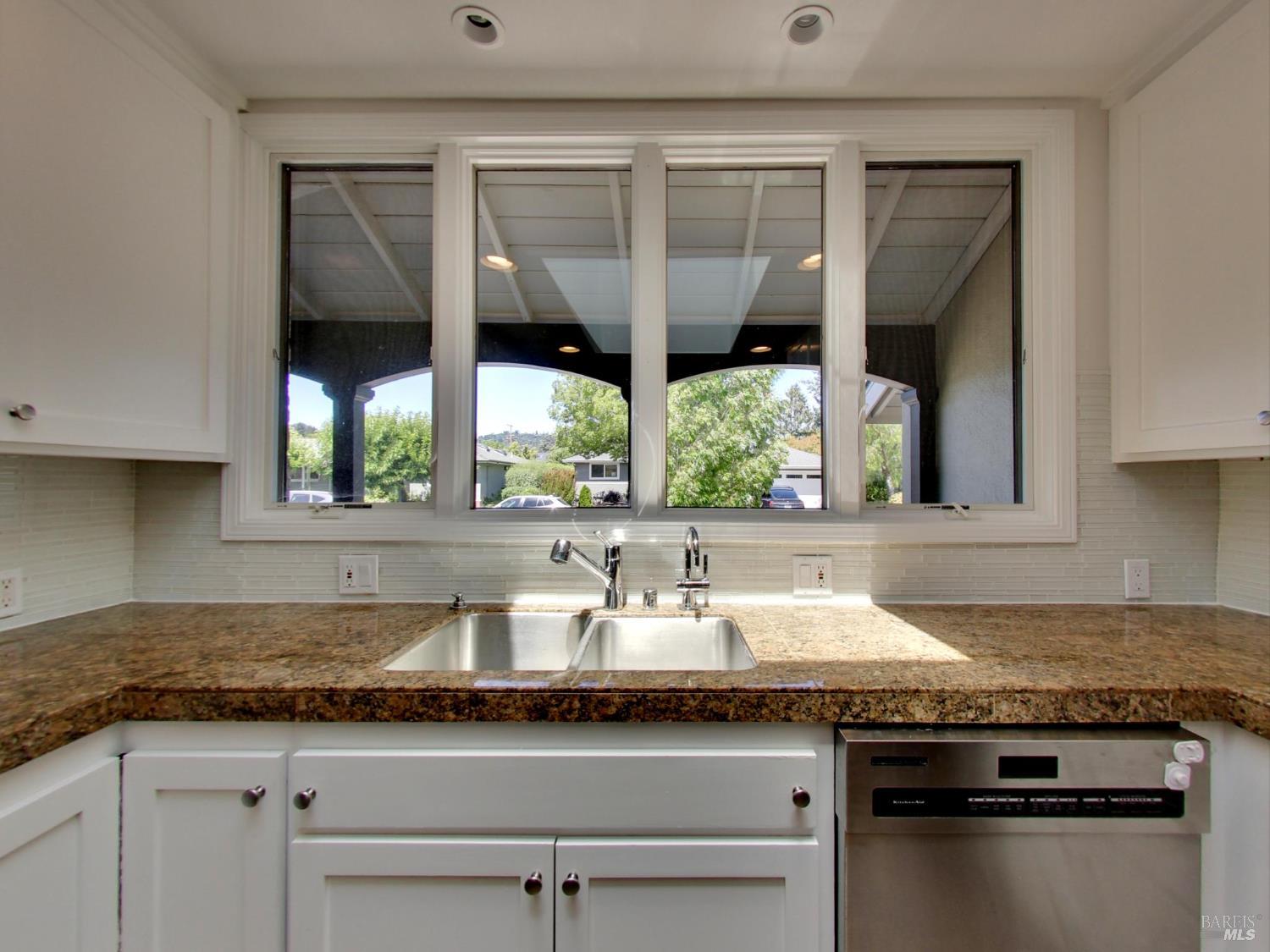 Detail Gallery Image 11 of 36 For 19 Dartmouth Dr, Larkspur,  CA 94939 - 3 Beds | 2 Baths