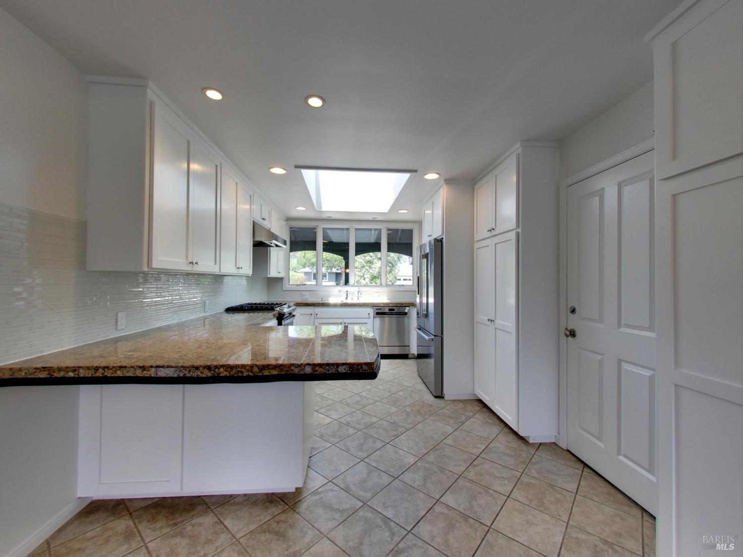 Detail Gallery Image 12 of 36 For 19 Dartmouth Dr, Larkspur,  CA 94939 - 3 Beds | 2 Baths