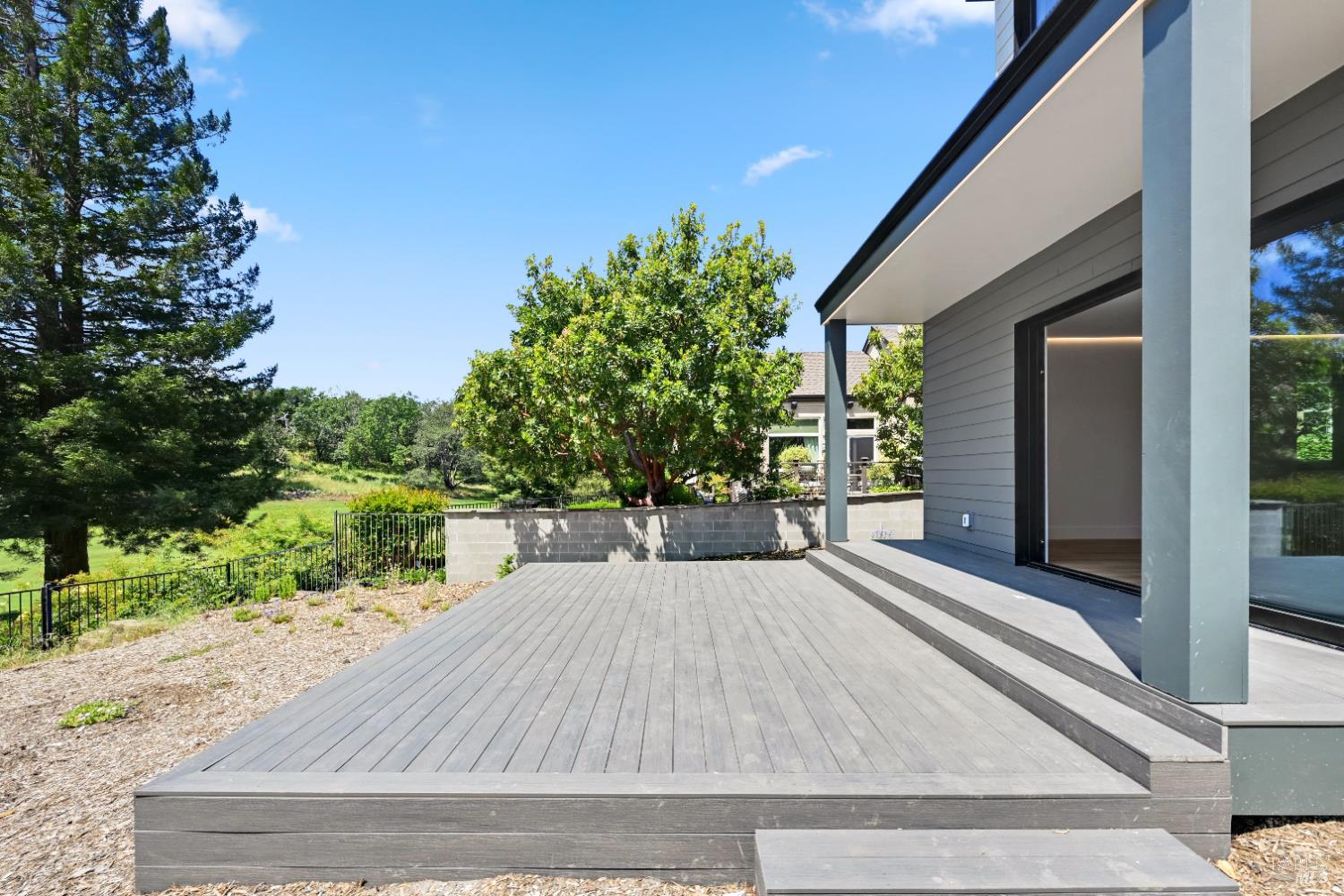 Detail Gallery Image 32 of 56 For 4966 Lakepointe Cir, Santa Rosa,  CA 95403 - 5 Beds | 3/1 Baths