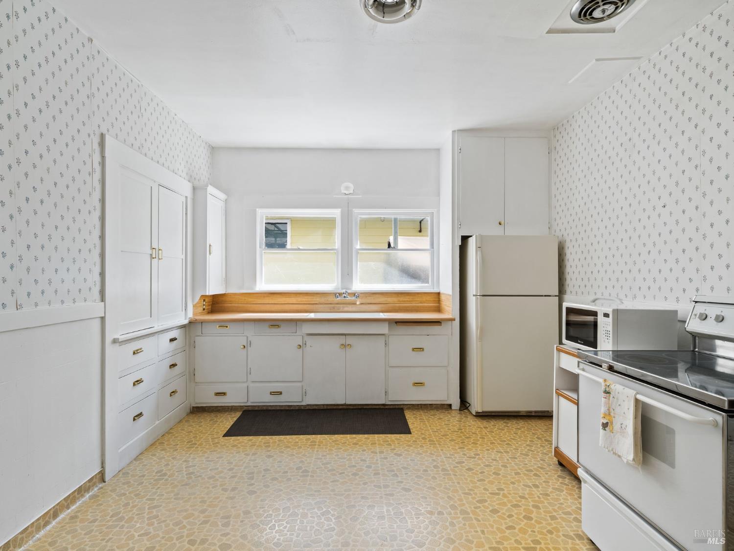 Detail Gallery Image 13 of 52 For 442 Piper St, Healdsburg,  CA 95448 - 3 Beds | 2 Baths