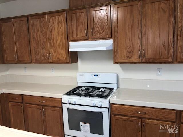 Detail Gallery Image 5 of 11 For 124 Palermo Way, Vacaville,  CA 95688 - 4 Beds | 2/1 Baths