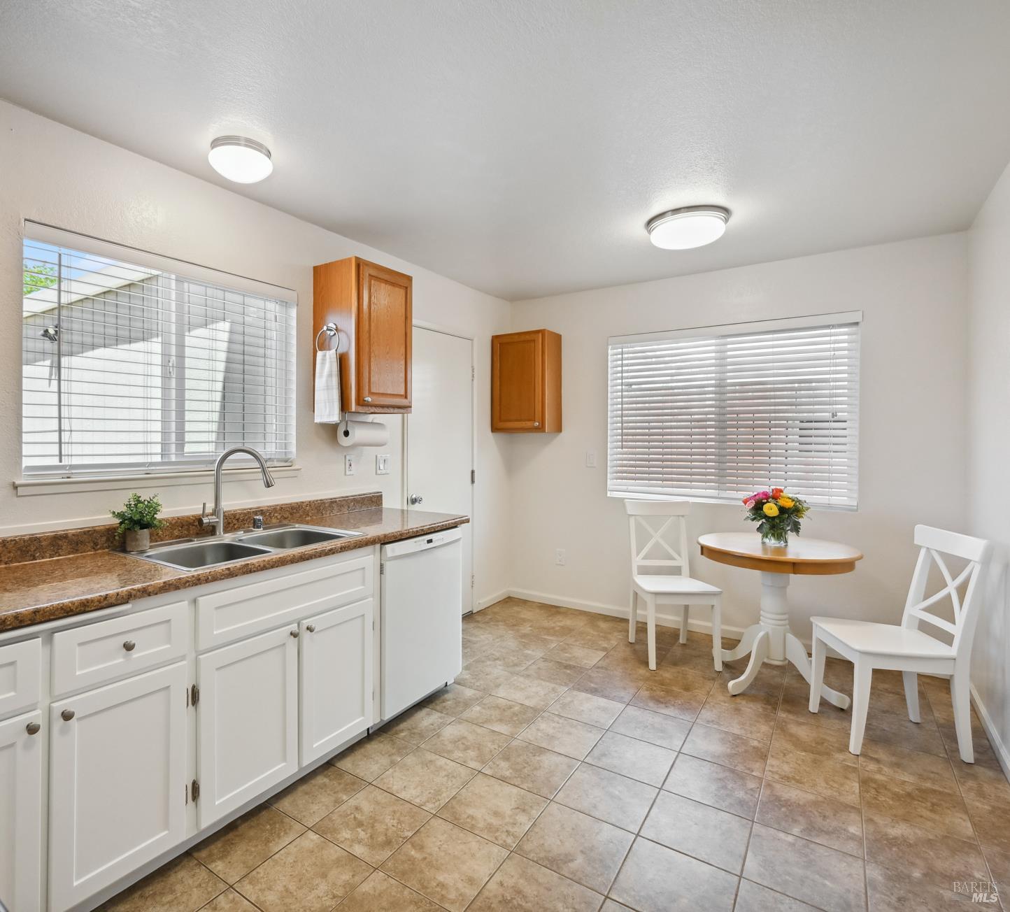 Detail Gallery Image 16 of 39 For 1408 Serpilio Way, Petaluma,  CA 94954 - 3 Beds | 2 Baths