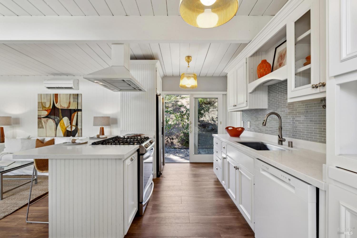 Detail Gallery Image 25 of 52 For 100 De La Guerra Rd, San Rafael,  CA 94903 - 4 Beds | 2 Baths