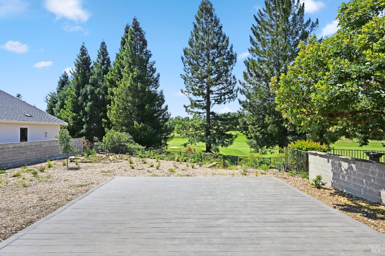 Detail Gallery Image 27 of 56 For 4966 Lakepointe Cir, Santa Rosa,  CA 95403 - 5 Beds | 3/1 Baths