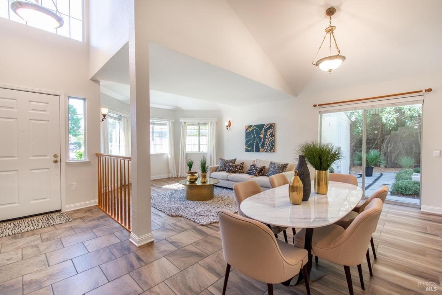 Detail Gallery Image 6 of 40 For 250 Carpenter Ct, Dixon,  CA 95620 - 5 Beds | 2/1 Baths